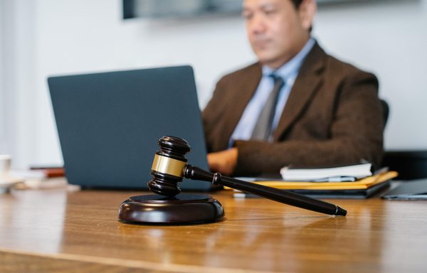Faut-il un avocat pour rédiger ou revoir un contrat ?